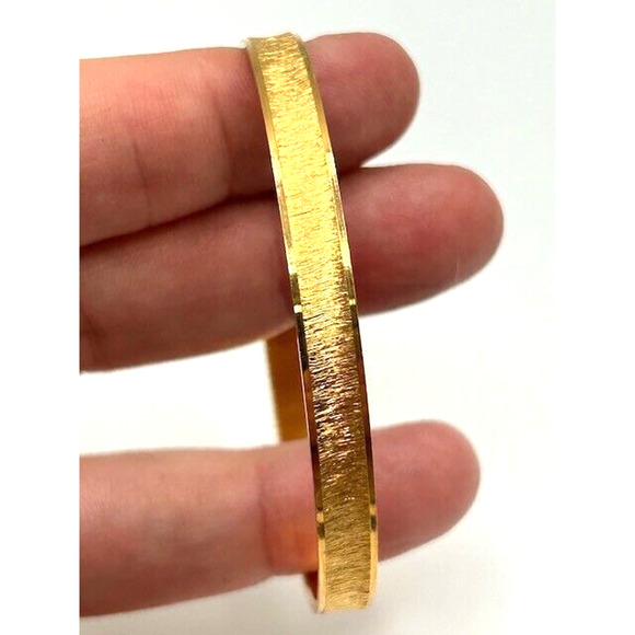 Vintage Trifari Crown Gold Tone Etched Bangle Bracelet Laser Cut - Picture 3 of 5